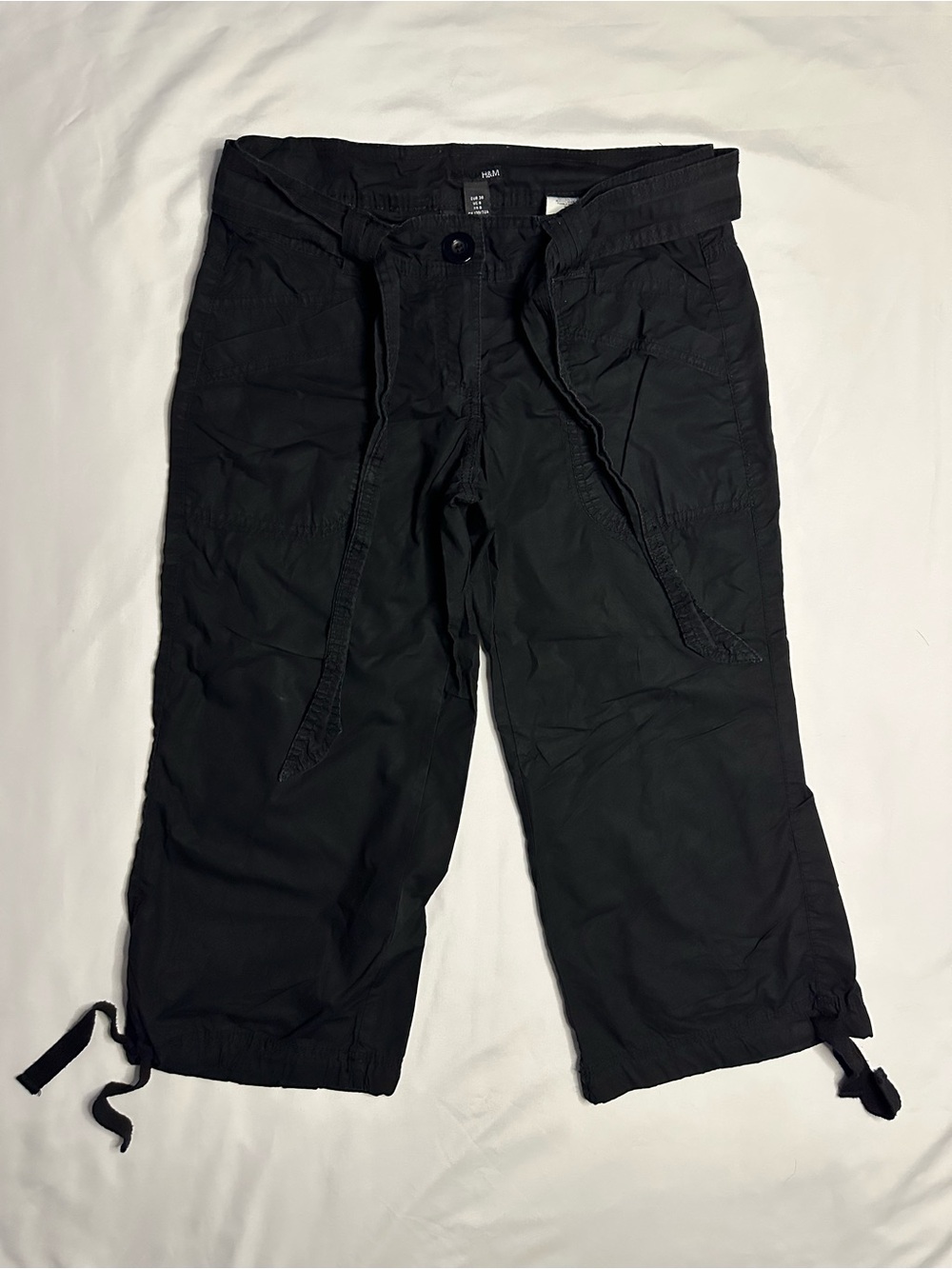 H&M 100% cotton black low rise capris with tie waist and ankle details